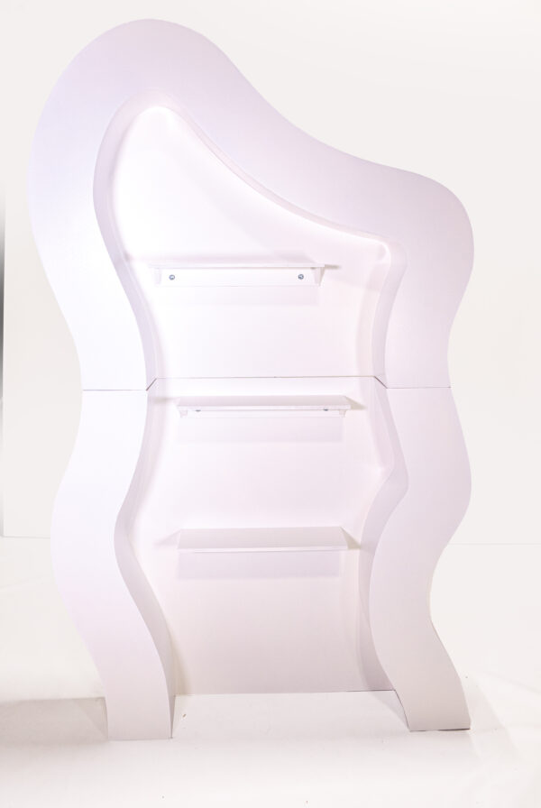 SPAZIO WHITE BACKDROP WITH SHELVES