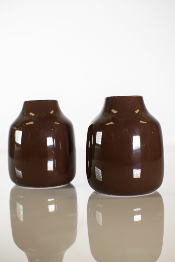 SMALL BROWN PORCELAIN VASE