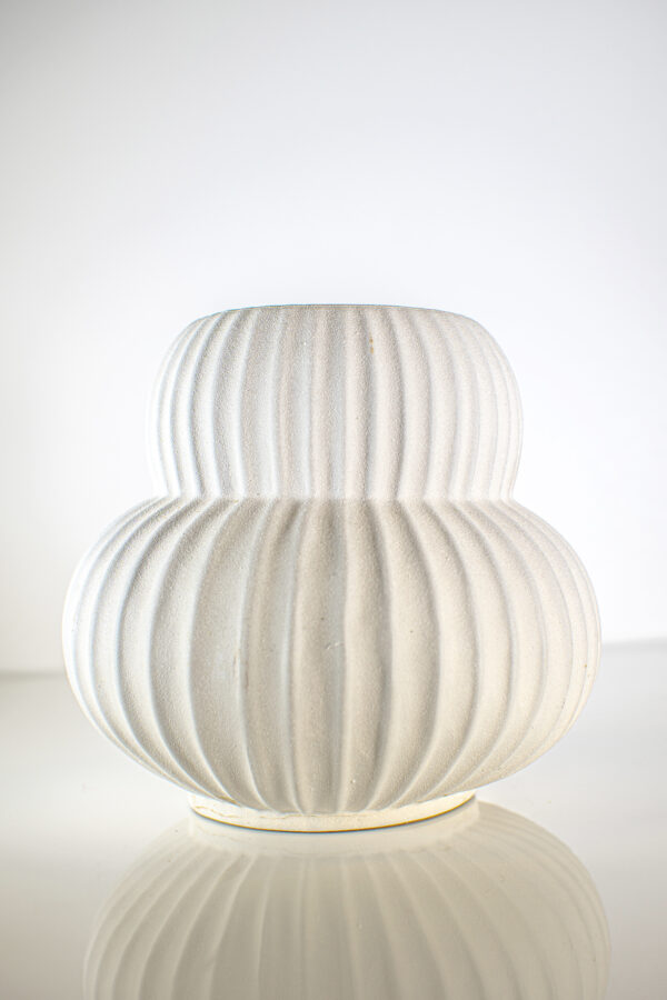 MEDIUM WHITE CERAMIC VASE STRIPES